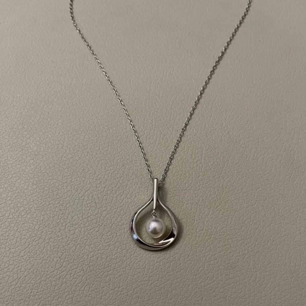Authentic New Mikimoto pearl necklace SV 3.8g womens